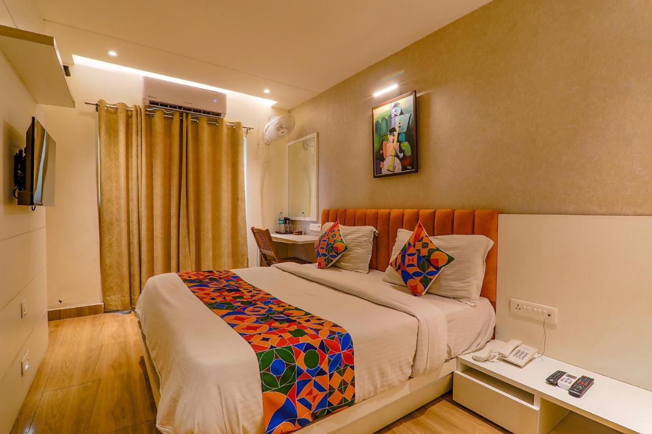 Townhouse Geetraj Near Shalimar Gateway Lucknow Hotel Ngoại thất bức ảnh