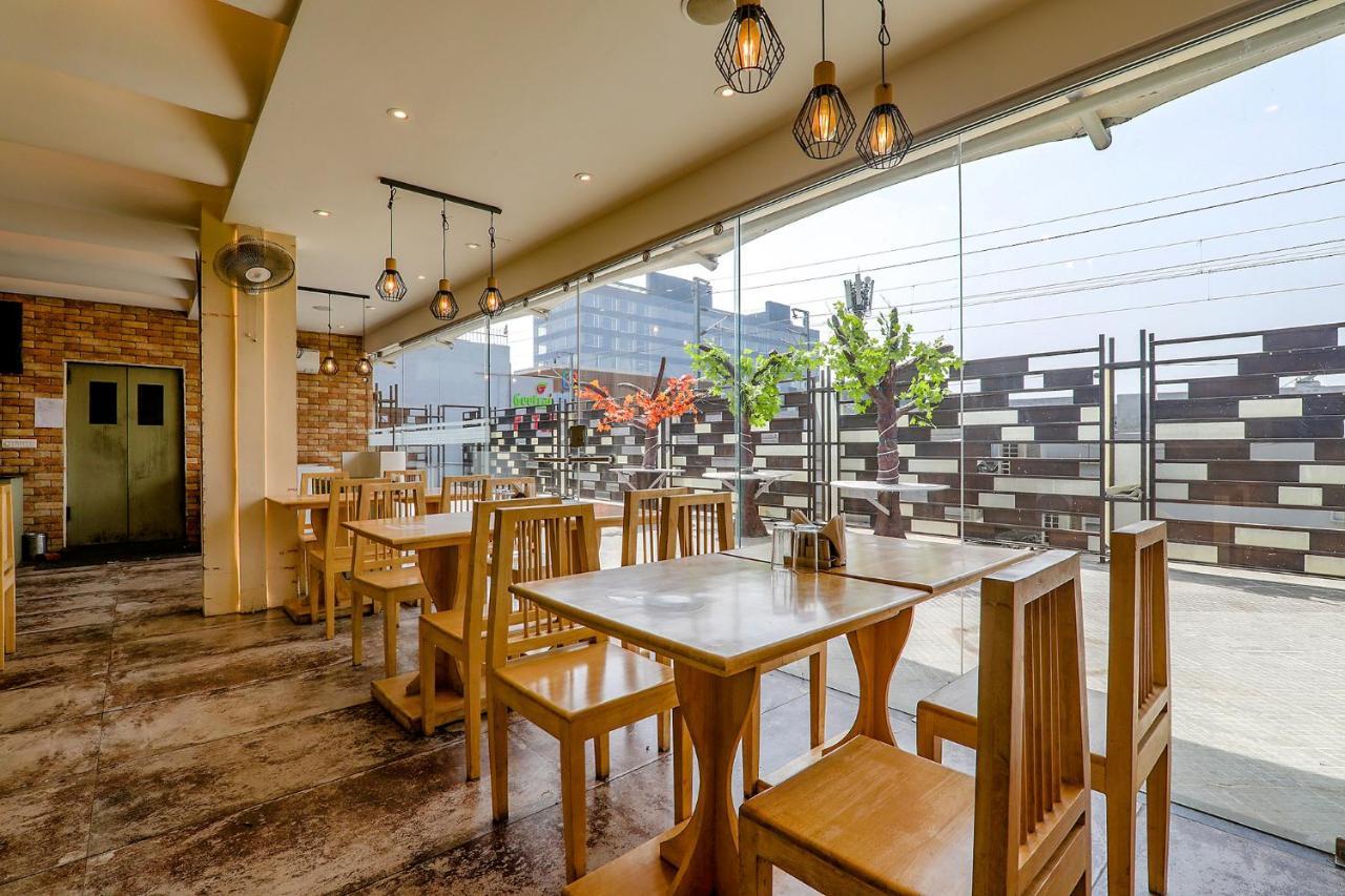 Townhouse Geetraj Near Shalimar Gateway Lucknow Hotel Ngoại thất bức ảnh