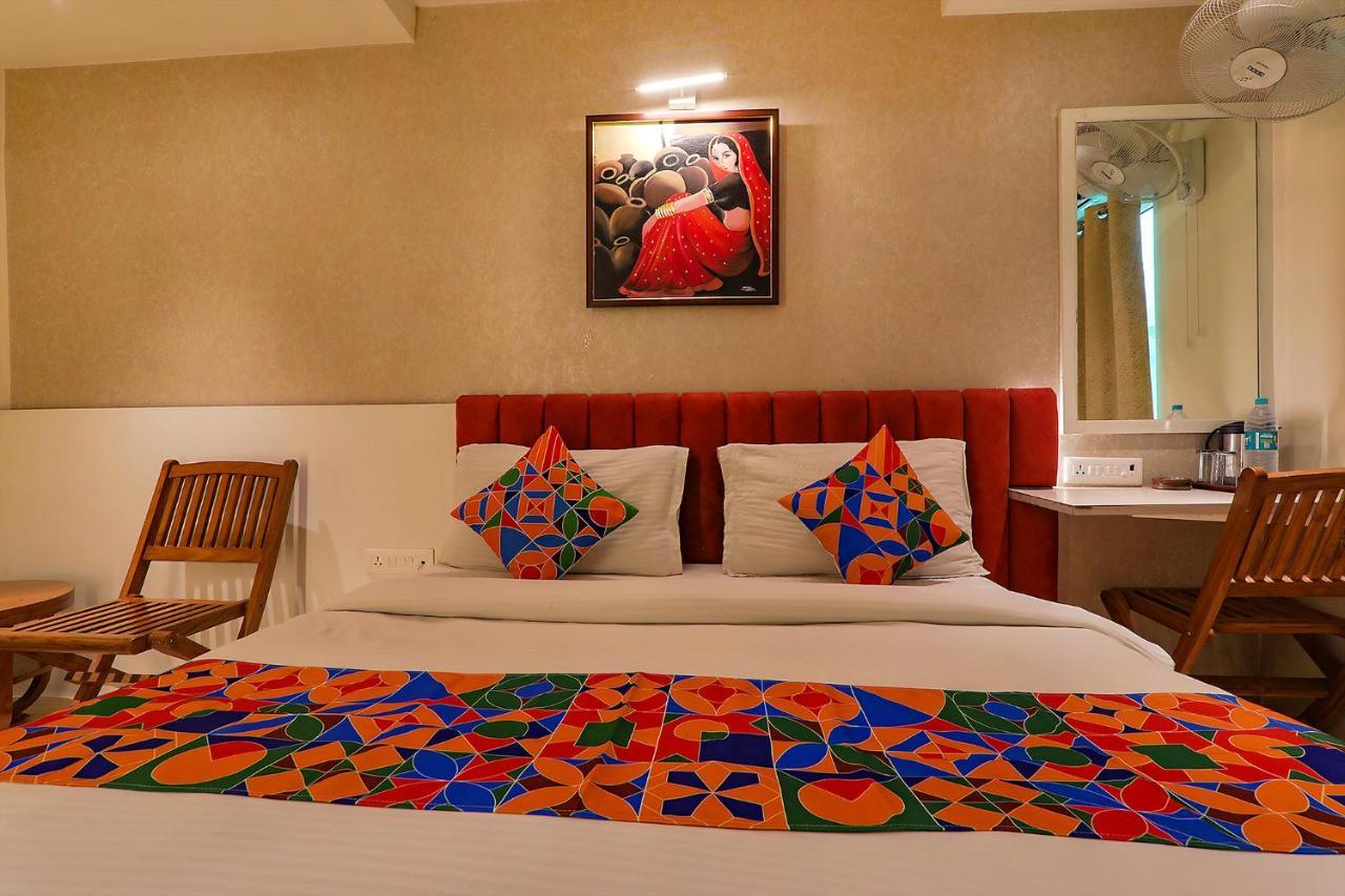 Townhouse Geetraj Near Shalimar Gateway Lucknow Hotel Ngoại thất bức ảnh