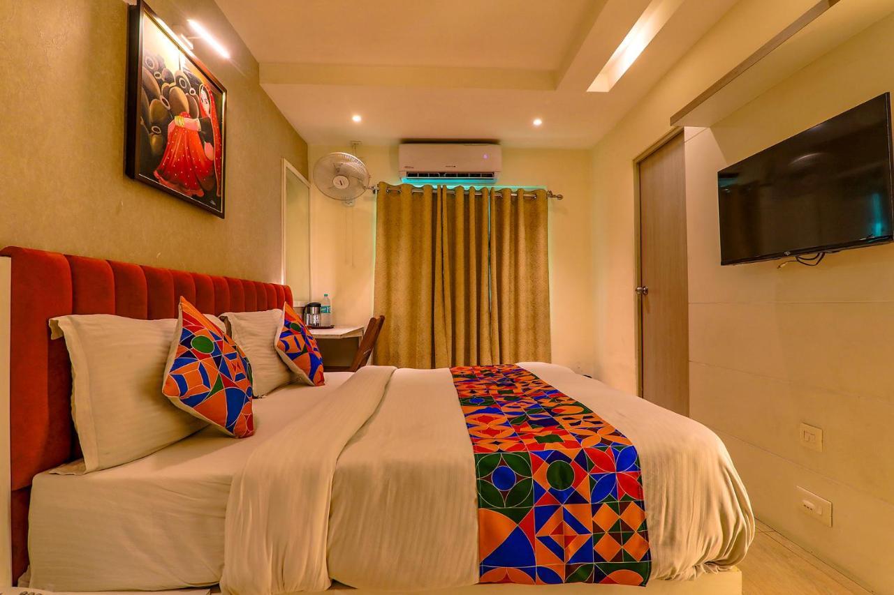 Townhouse Geetraj Near Shalimar Gateway Lucknow Hotel Ngoại thất bức ảnh