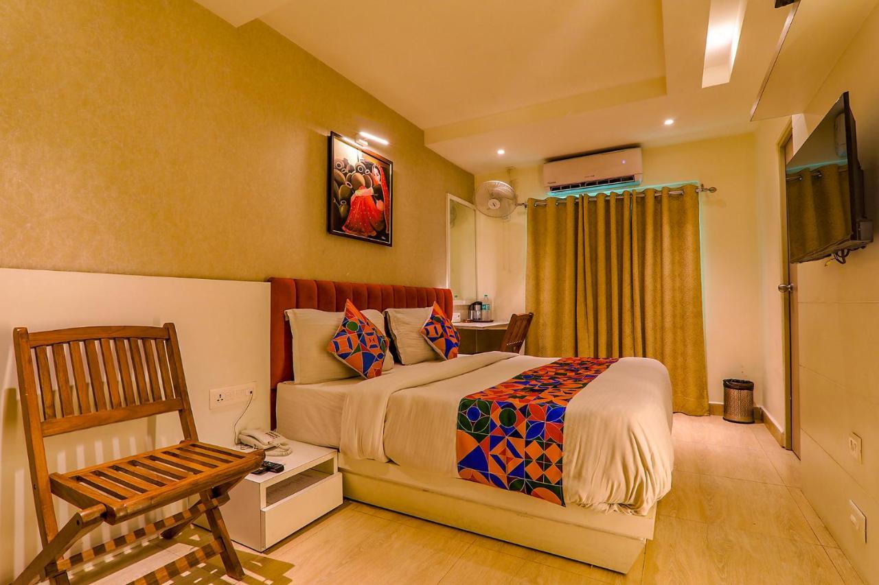 Townhouse Geetraj Near Shalimar Gateway Lucknow Hotel Ngoại thất bức ảnh