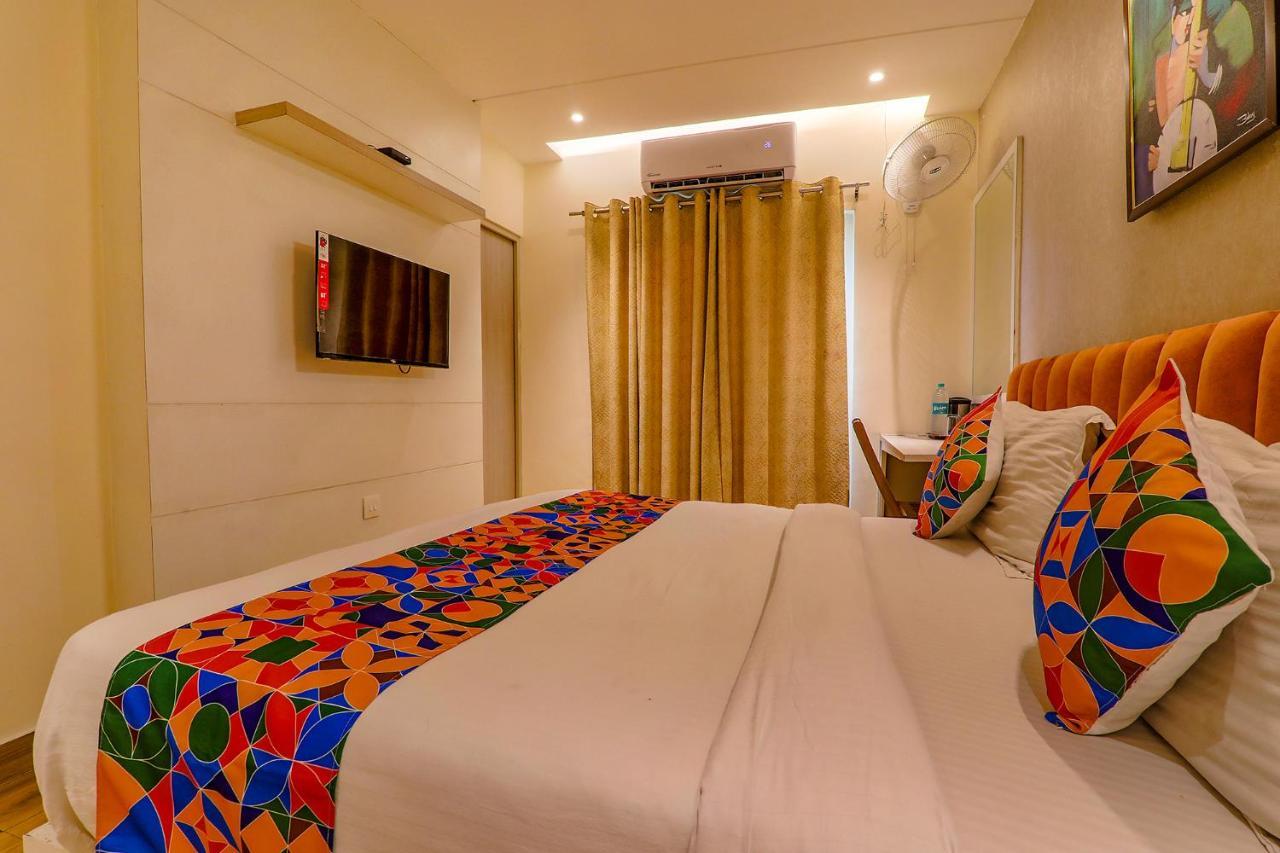 Townhouse Geetraj Near Shalimar Gateway Lucknow Hotel Ngoại thất bức ảnh