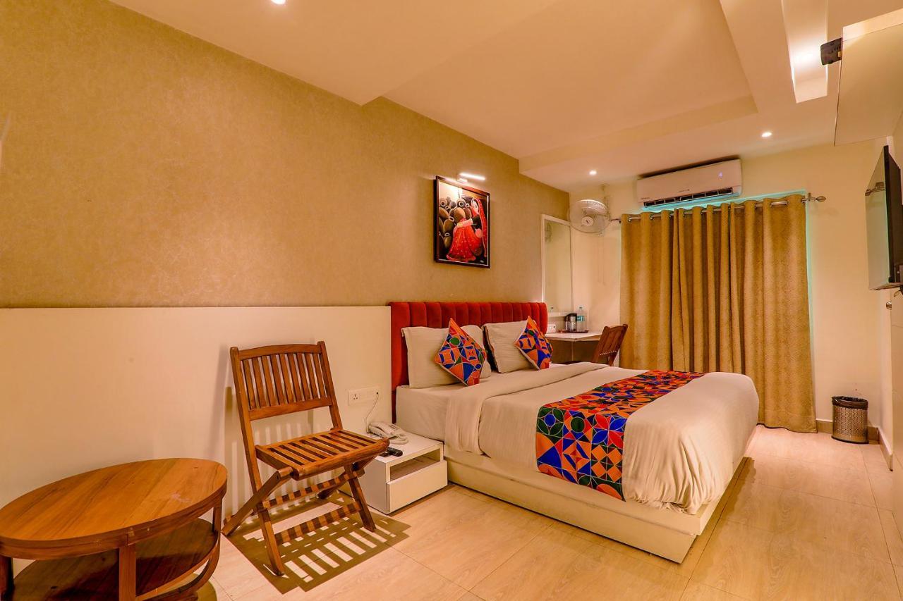 Townhouse Geetraj Near Shalimar Gateway Lucknow Hotel Ngoại thất bức ảnh