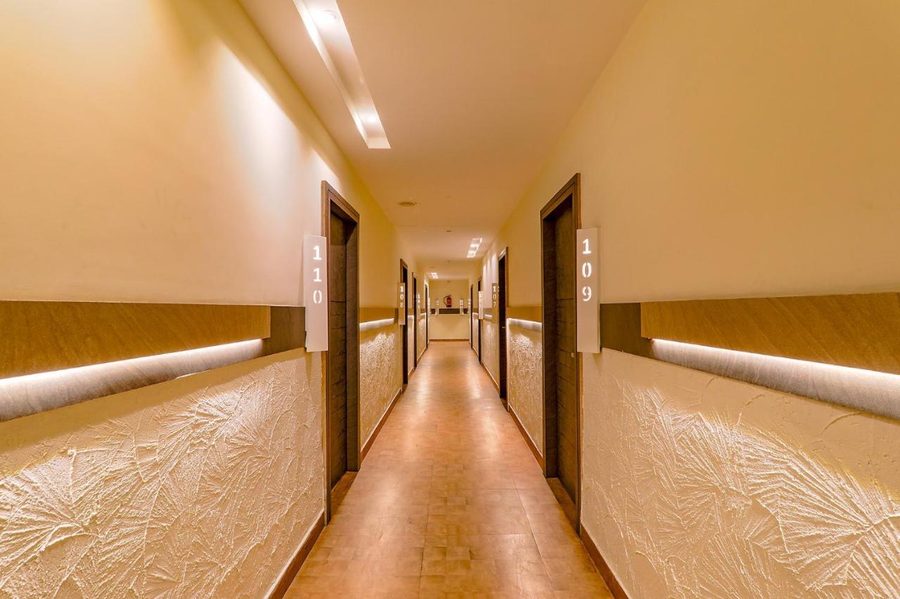 Townhouse Geetraj Near Shalimar Gateway Lucknow Hotel Ngoại thất bức ảnh