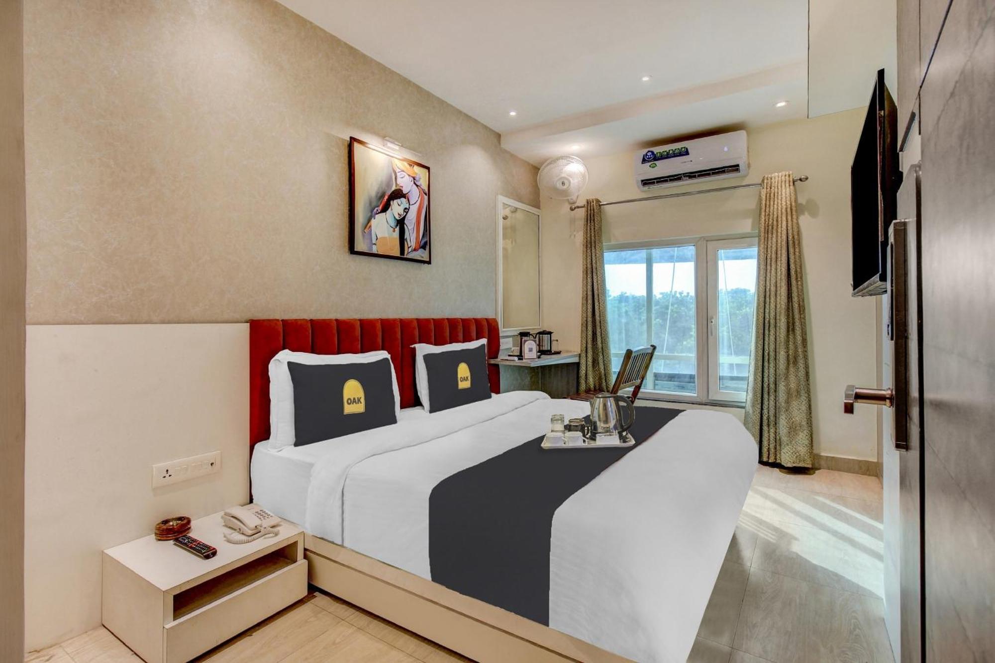 Townhouse Geetraj Near Shalimar Gateway Lucknow Hotel Ngoại thất bức ảnh