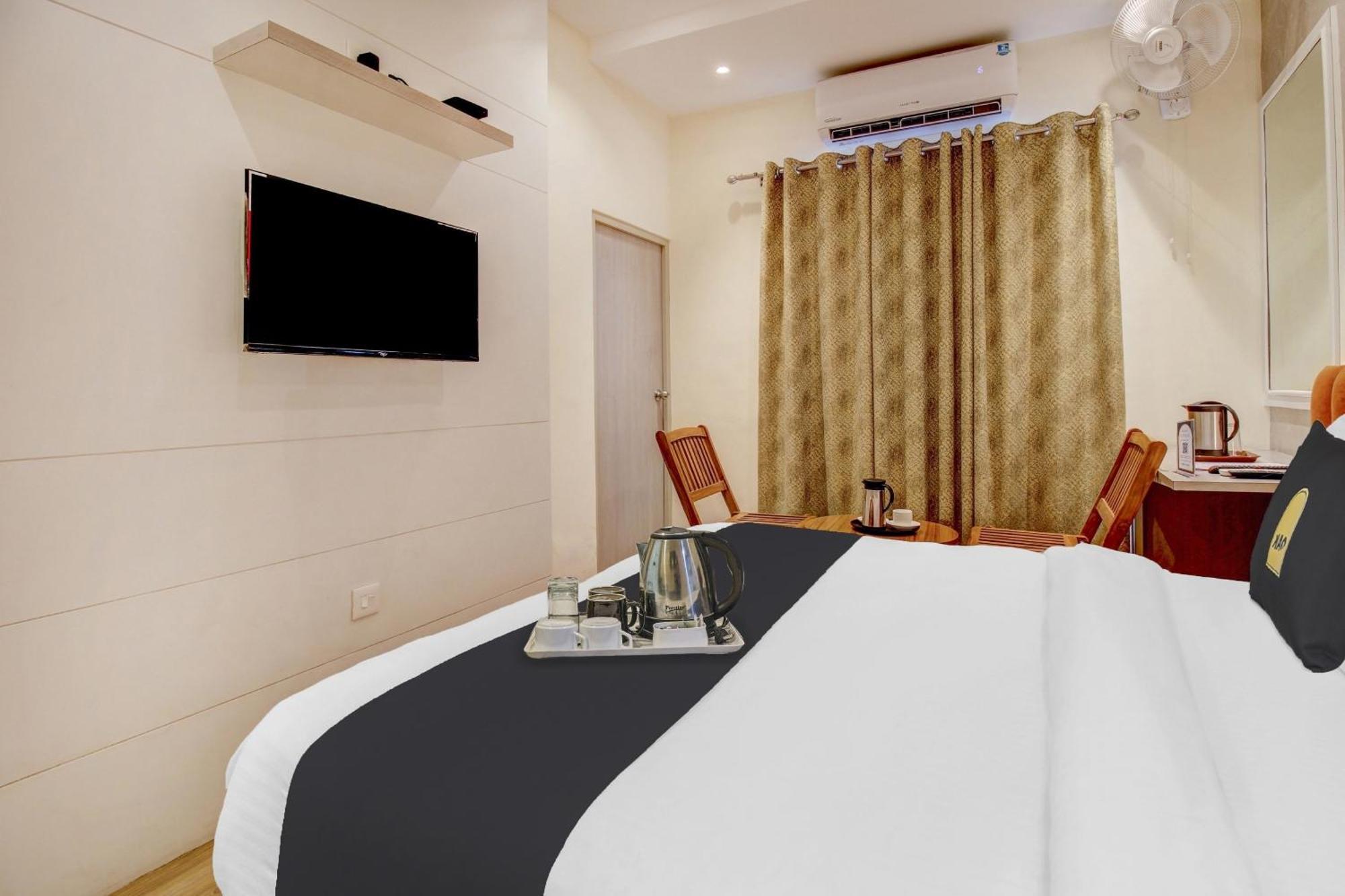 Townhouse Geetraj Near Shalimar Gateway Lucknow Hotel Ngoại thất bức ảnh