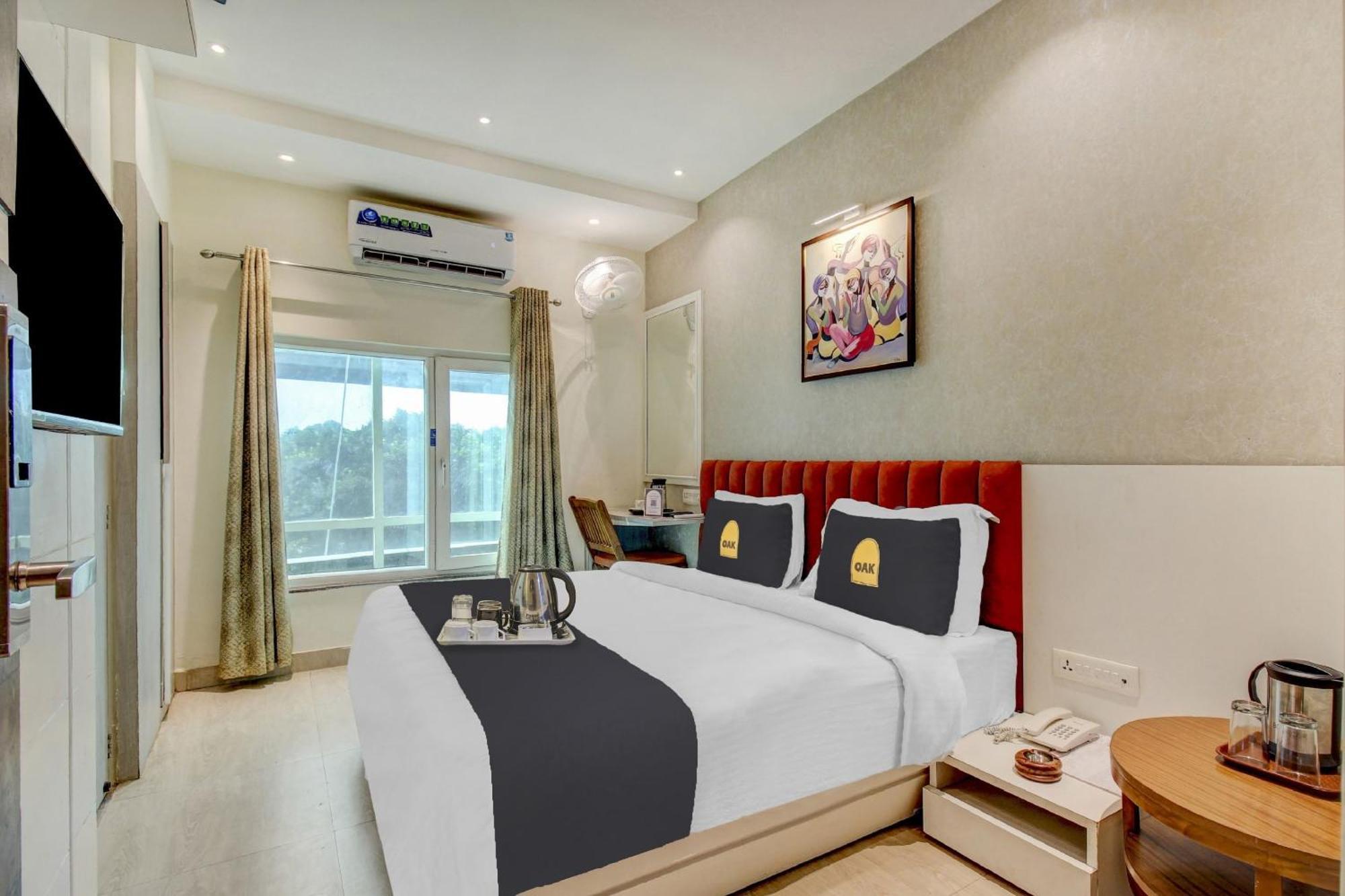 Townhouse Geetraj Near Shalimar Gateway Lucknow Hotel Ngoại thất bức ảnh