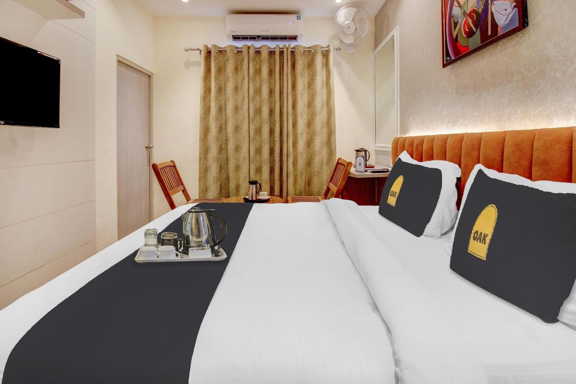 Townhouse Geetraj Near Shalimar Gateway Lucknow Hotel Ngoại thất bức ảnh