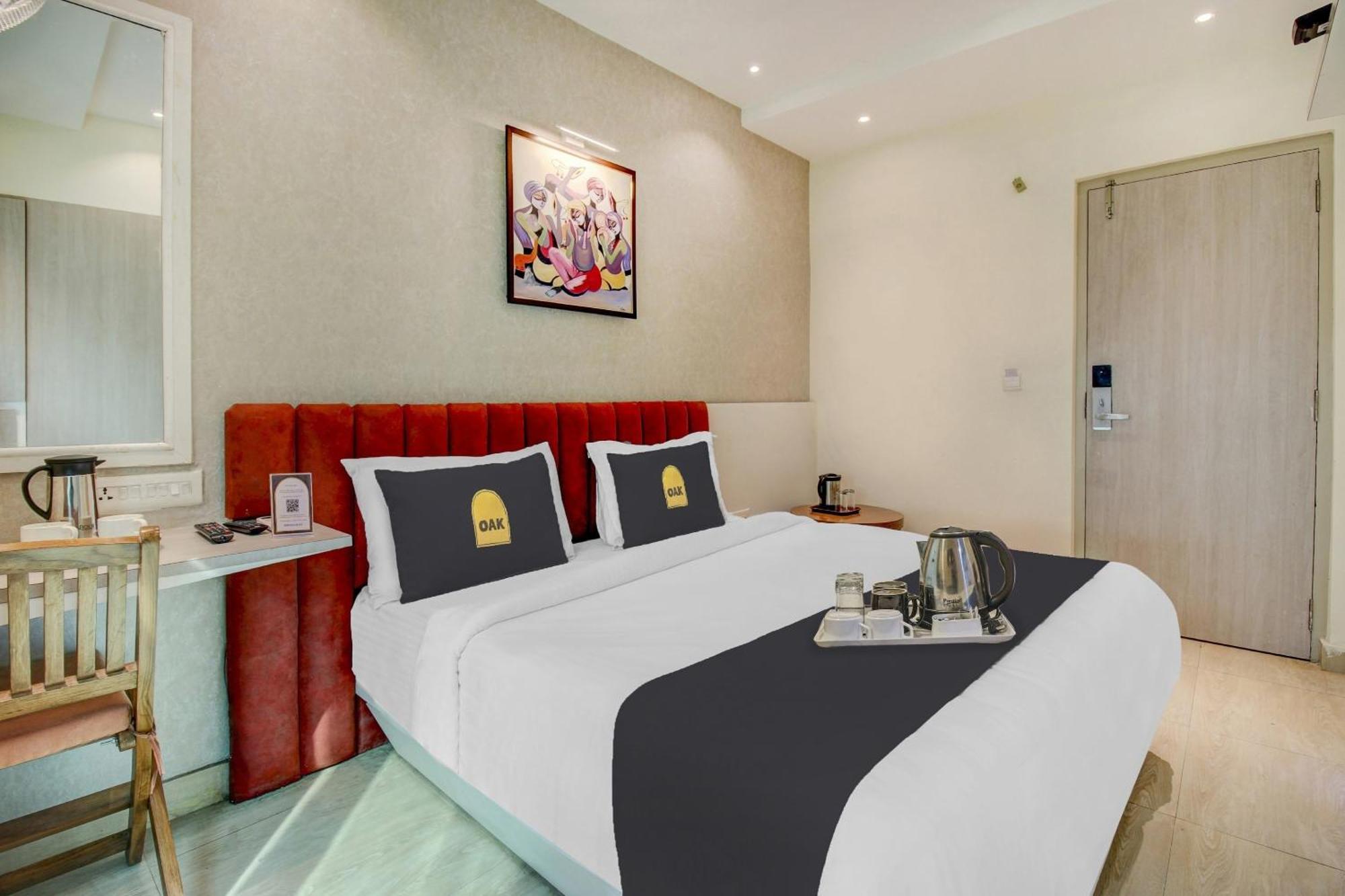 Townhouse Geetraj Near Shalimar Gateway Lucknow Hotel Ngoại thất bức ảnh