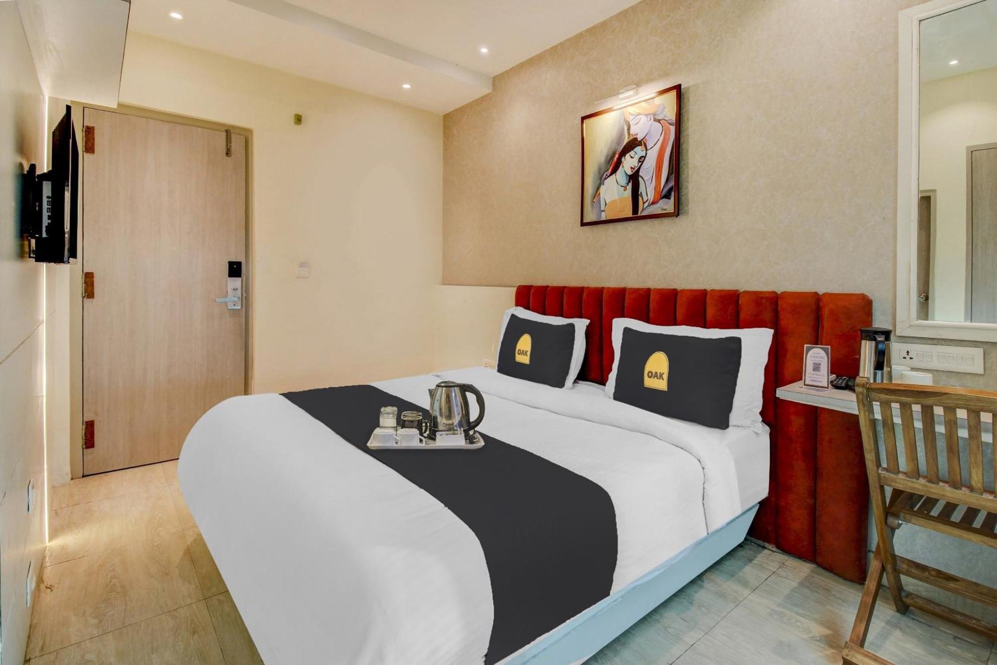Townhouse Geetraj Near Shalimar Gateway Lucknow Hotel Ngoại thất bức ảnh