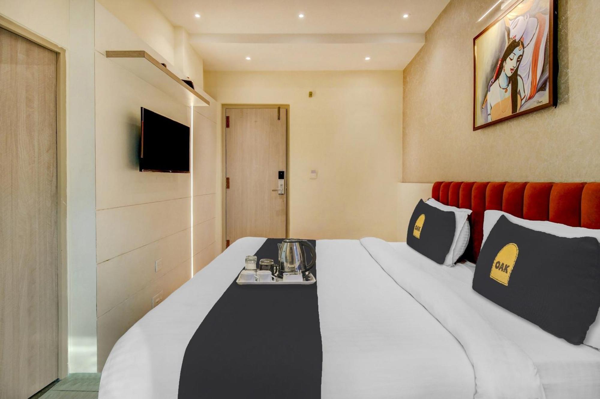 Townhouse Geetraj Near Shalimar Gateway Lucknow Hotel Ngoại thất bức ảnh