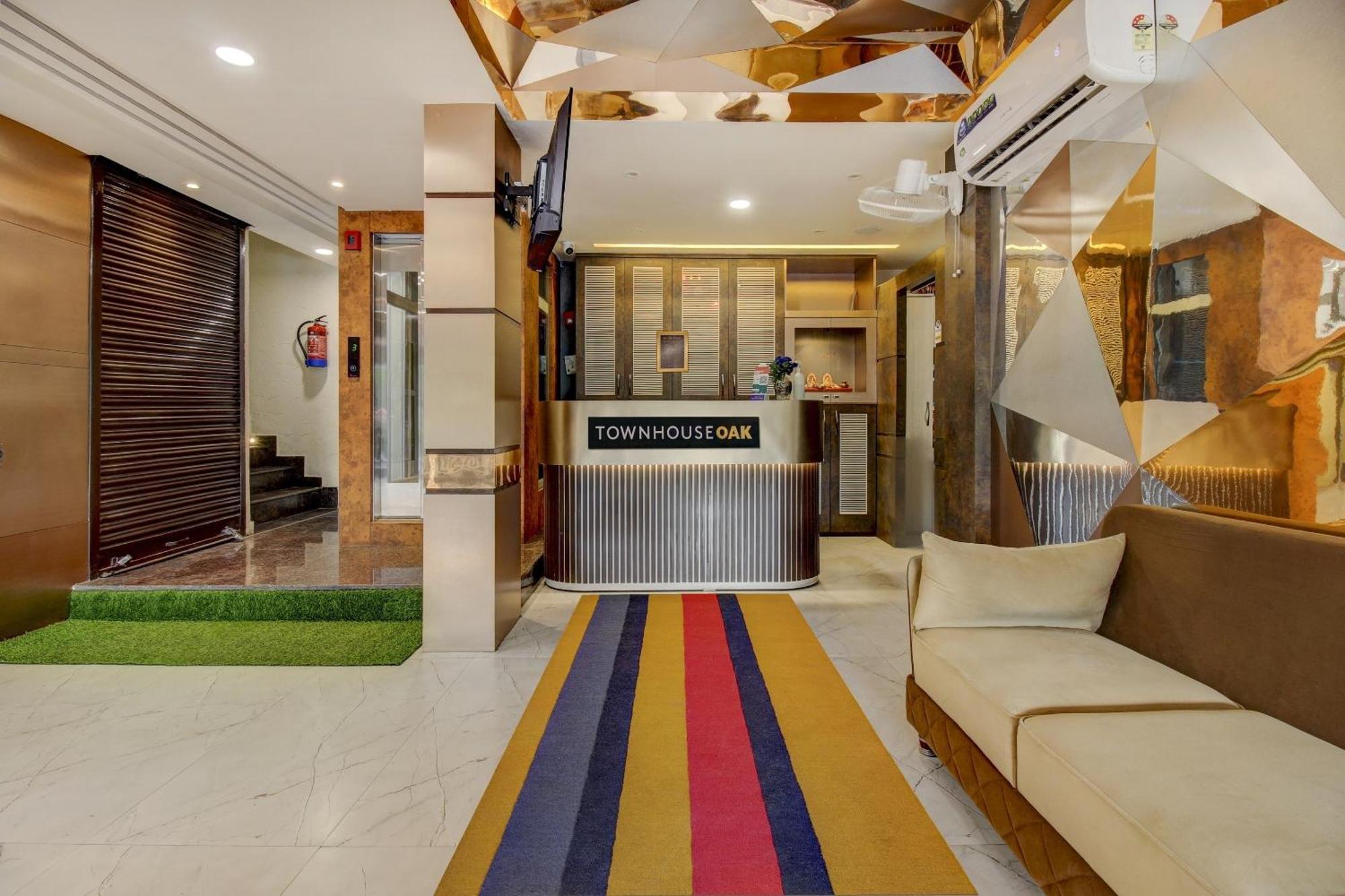 Townhouse Geetraj Near Shalimar Gateway Lucknow Hotel Ngoại thất bức ảnh