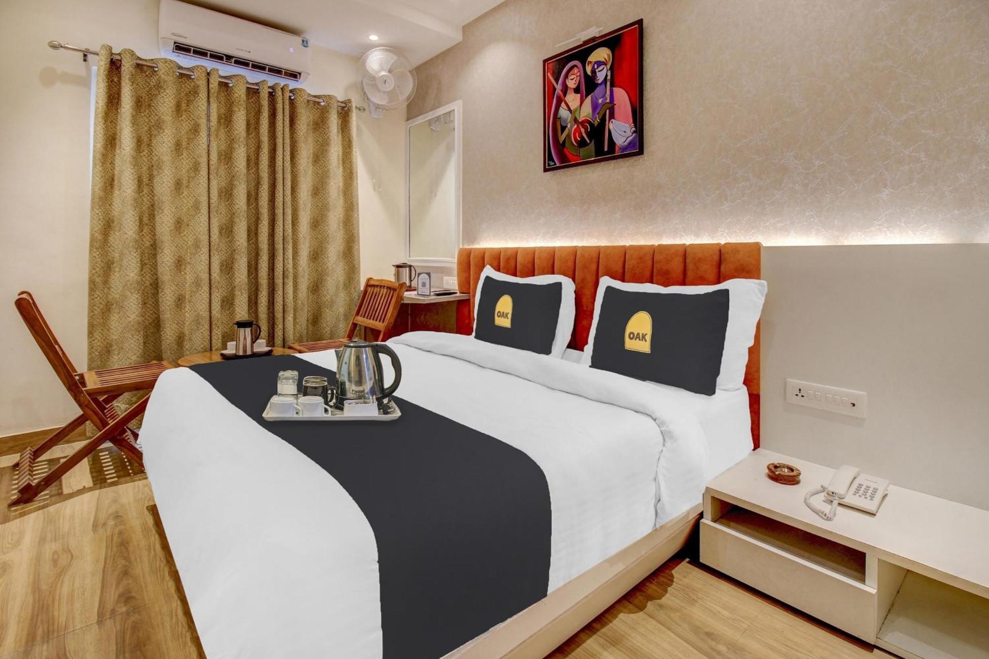 Townhouse Geetraj Near Shalimar Gateway Lucknow Hotel Ngoại thất bức ảnh