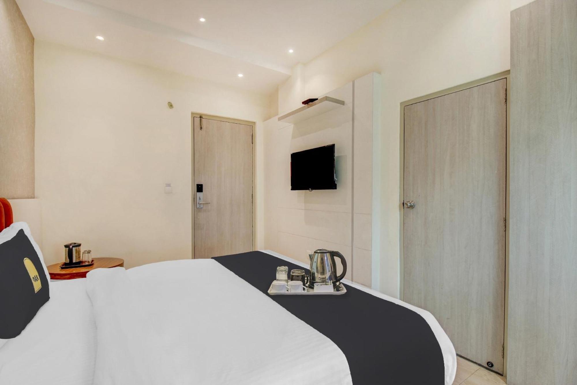 Townhouse Geetraj Near Shalimar Gateway Lucknow Hotel Ngoại thất bức ảnh