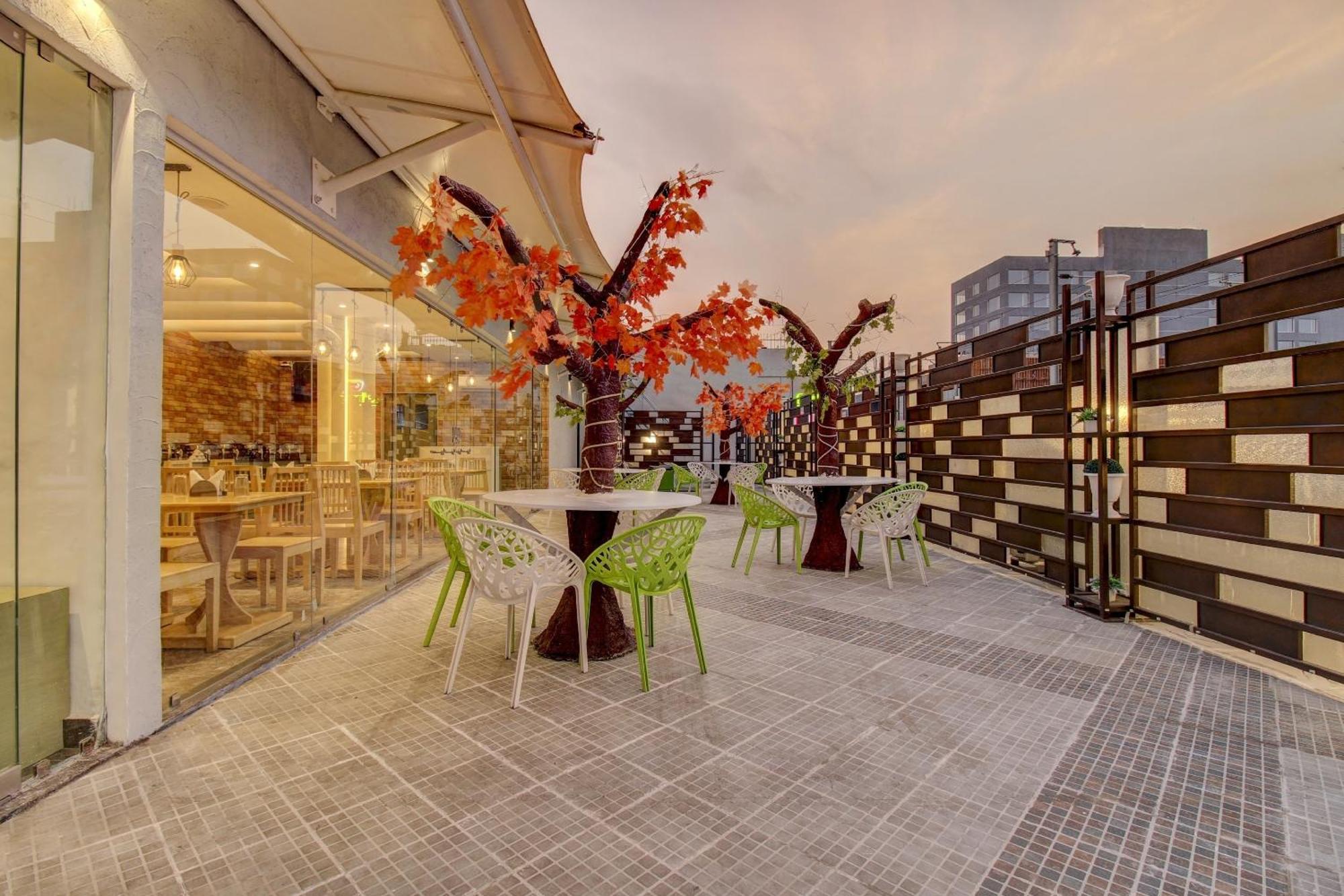 Townhouse Geetraj Near Shalimar Gateway Lucknow Hotel Ngoại thất bức ảnh
