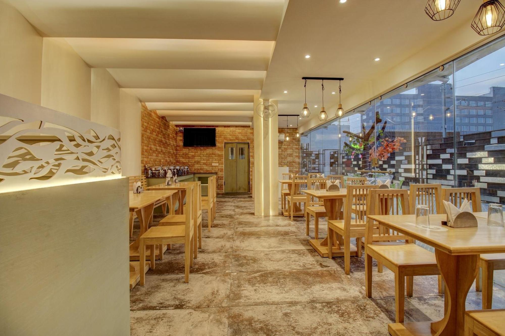 Super Townhouse Geetraj Near Shalimar Gateway Lucknow Hotel Ngoại thất bức ảnh