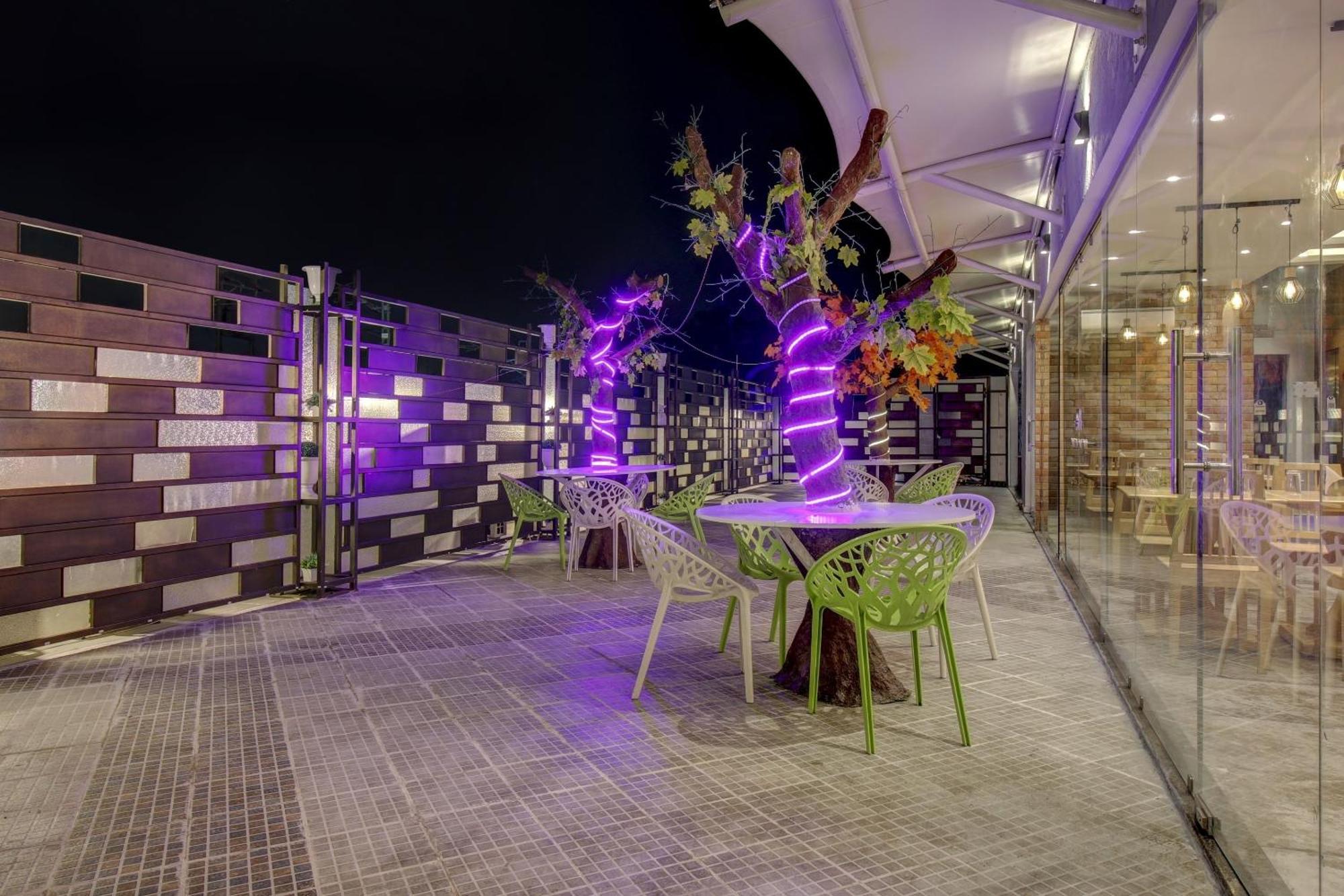 Townhouse Geetraj Near Shalimar Gateway Lucknow Hotel Ngoại thất bức ảnh